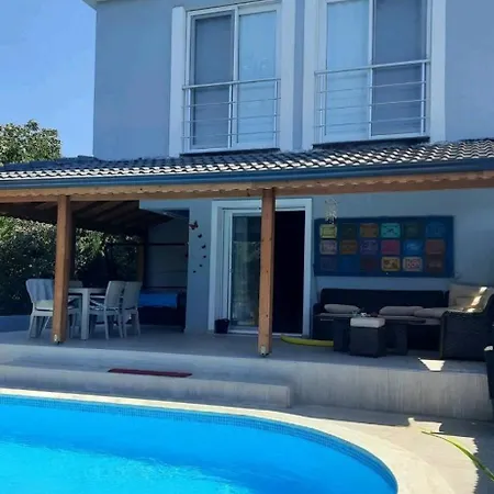 Hotel With Pool *
